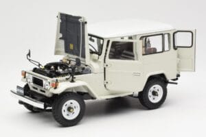 Toyota Land Cruiser FJ40 Van Blanc Kyosho 1:18 08971W Métal — image 2 sur 8
