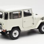 Toyota Land Cruiser FJ40 Van Blanc Kyosho 1:18 - image 3 of 8