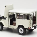 Toyota Land Cruiser FJ40 Van Blanc Kyosho 1:18 - image 5 of 8