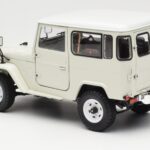 Toyota Land Cruiser FJ40 Van Blanc Kyosho 1:18 - image 7 of 8