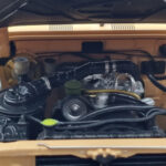 Toyota Land Cruiser 60 Beige Avec Pièces Optionnelles Kyosho 1:18 - image 10 of 12