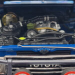 Toyota Land Cruiser 60 Bleu Avec Pièces Optionnelles Kyosho 1:18 - image 9 of 11