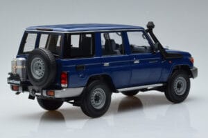 Toyota Land Cruiser J76 Bleu Almost Real 1:18 870101 Métal — image 3 sur 7
