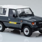 Toyota Land Cruiser LJ73 Gris Otto 1:18 - image 4 of 6