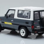 Toyota Land Cruiser LJ73 Gris Otto 1:18 - image 5 of 6