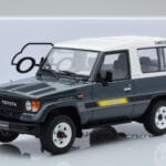 Toyota Land Cruiser LJ73 Gris Otto 1:18 - image 6 of 6