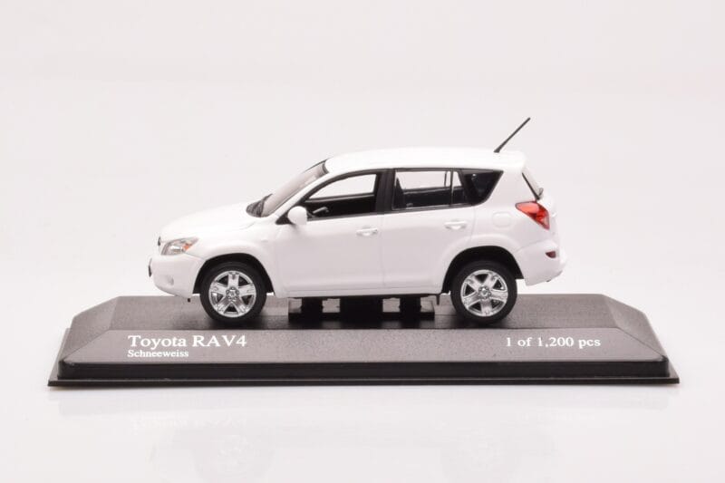Toyota RAV4 XA30 Blanc Minichamps 1:43