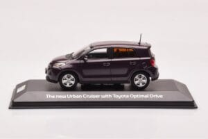 Toyota Urban Cruiser Violet Métallisé Minichamps 1:43