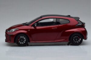 Toyota GR Yaris Rouge Otto 1:18 OT1003 Résine — image 3 sur 6