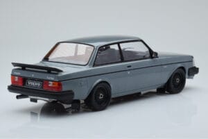 Volvo 240 Turbo Gris IXO 1:18 18CMC089 Métal — image 2 sur 6