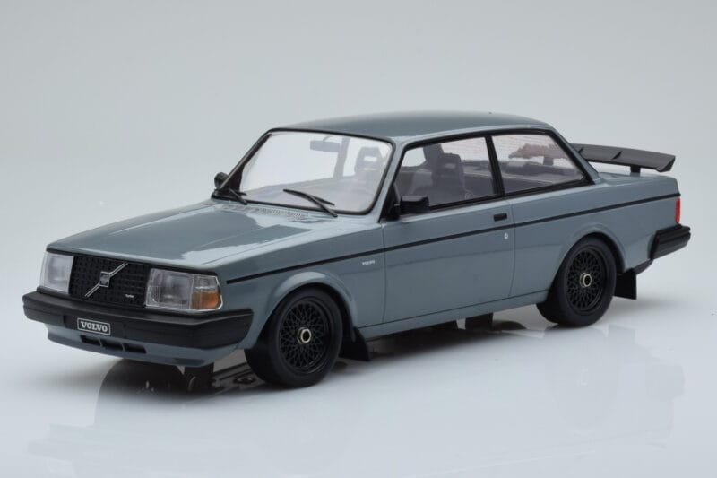 Volvo 240 Turbo Gris IXO 1:18