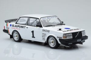Volvo 240 Turbo IPS Racing Blaupunkt #1 P. Stureson DTM Zolder 1986 IXO 1:18 18RMC106 Métal — image 4 sur 6