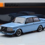 Volvo 240 Turbo Bleu Clair IXO 1:18 - image 6 of 6