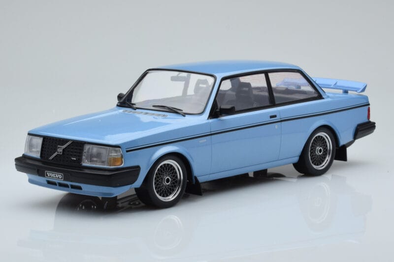 Volvo 240 Turbo Bleu Clair IXO 1:18