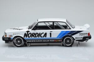 Volvo 240 Turbo Nordica #1 J. Cecotto / A. Olafsson ETCC Brno 1986 IXO 1:18 18RMC087 Métal — image 3 sur 6