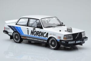Volvo 240 Turbo Nordica #1 J. Cecotto / A. Olafsson ETCC Brno 1986 IXO 1:18 18RMC087 Métal — image 4 sur 6
