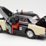 Volvo P121 Police Revell 1:18 - image 5 of 8