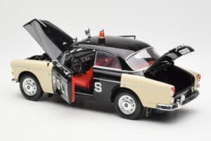 Volvo P121 Police Revell 1:18 8904 Métal — image 5 sur 8