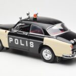 Volvo P121 Police Revell 1:18 - image 7 of 8