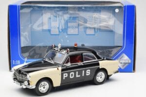 Volvo P121 Police Revell 1:18 8904 Métal — image 8 sur 8