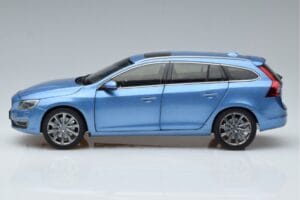 Volvo V60 D3 Power Bleu FAW 1:18 9430839 Métal — image 4 sur 7