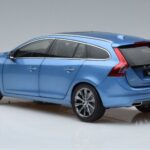 Volvo V60 D3 Power Bleu FAW 1:18 9430839 Métal - image 6 of 7