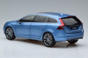 Volvo V60 D3 Power Bleu FAW 1:18 9430839 Métal — image 6 sur 7