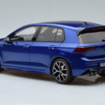 Volkswagen Golf Mk8 R Bleu Otto 1:18 - image 5 of 6