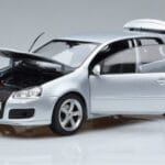 Volkswagen Golf GTI Mk5 Pirelli Edition Argent Norev 1:18 188425 Métal - image 2 of 7