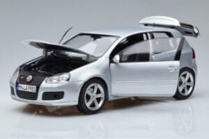 Volkswagen Golf GTI Mk5 Pirelli Edition Argent Norev 1:18 188425 Métal — image 2 sur 7