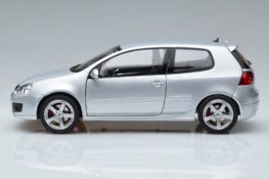 Volkswagen Golf GTI Mk5 Pirelli Edition Argent Norev 1:18 188425 Métal — image 4 sur 7