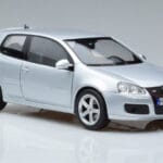 Volkswagen Golf GTI Mk5 Pirelli Edition Argent Norev 1:18 188425 Métal - image 5 of 7