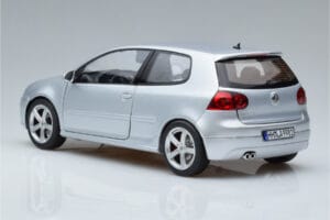 Volkswagen Golf GTI Mk5 Pirelli Edition Argent Norev 1:18 188425 Métal — image 6 sur 7