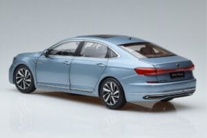 Volkswagen Passat B8 Bleu FAW 1:18 ZVF000003A Métal — image 6 sur 7