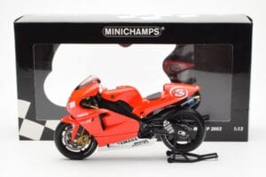 Yamaha YZR-M1 Marlboro Yamaha Team #3 M. Biaggi MotoGP 2002 Minichamps 1:12 122026303 Métal — image 4 sur 4