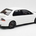 Mitsubishi Lancer Evo VIII MR FQ-400 Blanc Otto 1:18 - image 2 of 6