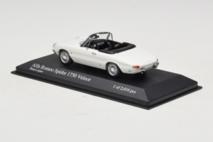 Alfa Romeo 1750 Spider Veloce Blanc Minichamps 1:43 400120530 Métal — image 3 sur 4
