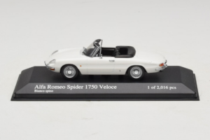 Alfa Romeo 1750 Spider Veloce Blanc Minichamps 1:43 400120530 Métal