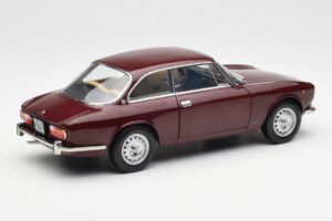 Alfa Romeo 2000 GTV Rouge Bordeaux Norev 1:18 187916 Métal — image 3 sur 8