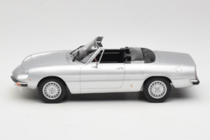 Alfa Romeo 2000 Spider Argent Norev 1:18 187884 Métal — image 3 sur 6