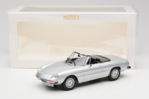 Alfa Romeo 2000 Spider Argent Norev 1:18 187884 Métal — image 6 sur 6