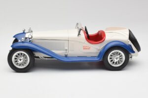 Alfa Romeo 2300 Spider Blanc & Bleu Bburago 1:18 3008-M1 Métal — image 3 sur 6
