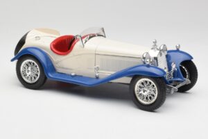Alfa Romeo 2300 Spider Blanc & Bleu Bburago 1:18 3008-M1 Métal — image 4 sur 6