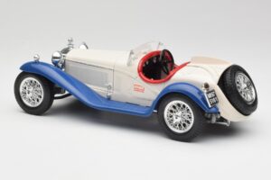 Alfa Romeo 2300 Spider Blanc & Bleu Bburago 1:18 3008-M1 Métal — image 5 sur 6