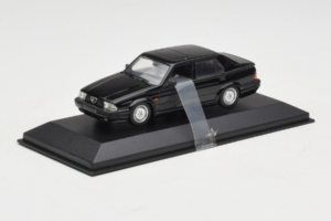 Alfa Romeo 75 3.0 V6 Noir Minichamps 1:43 403120463 Métal — image 2 sur 4