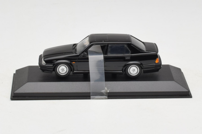 Alfa Romeo 75 3.0 V6 Noir Minichamps 1:43 Alfa Romeo 75 3.0 V6 Noir Minichamps 1:43 403120463 Métal
