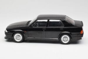 Alfa Romeo 75 Turbo Evoluzione Noir MCG 1:18 MCG18429 Métal — image 3 sur 6