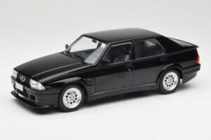 Alfa Romeo 75 Turbo Evoluzione Noir MCG 1:18 MCG18429 Métal
