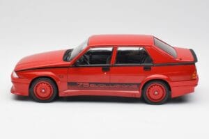 Alfa Romeo 75 Turbo Evoluzione Rouge MCG 1:18 MCG18428 Métal — image 3 sur 6
