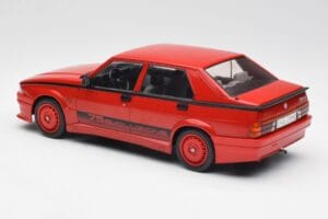 Alfa Romeo 75 Turbo Evoluzione Rouge MCG 1:18 MCG18428 Métal — image 5 sur 6